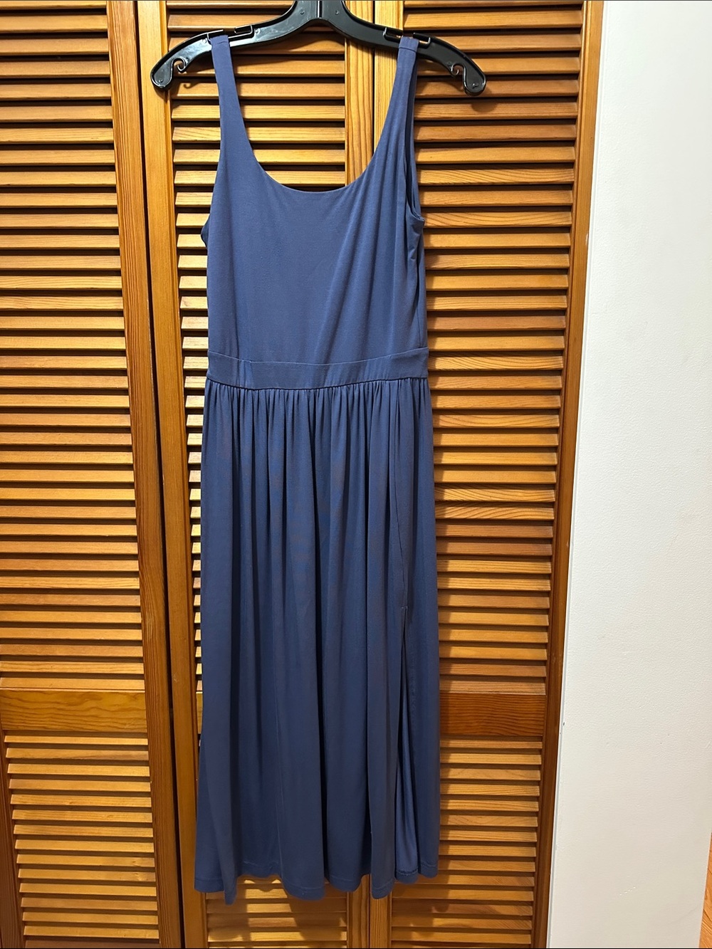 PRIV ~ Women's Scoop Neck Midi Dress in Navy Blue